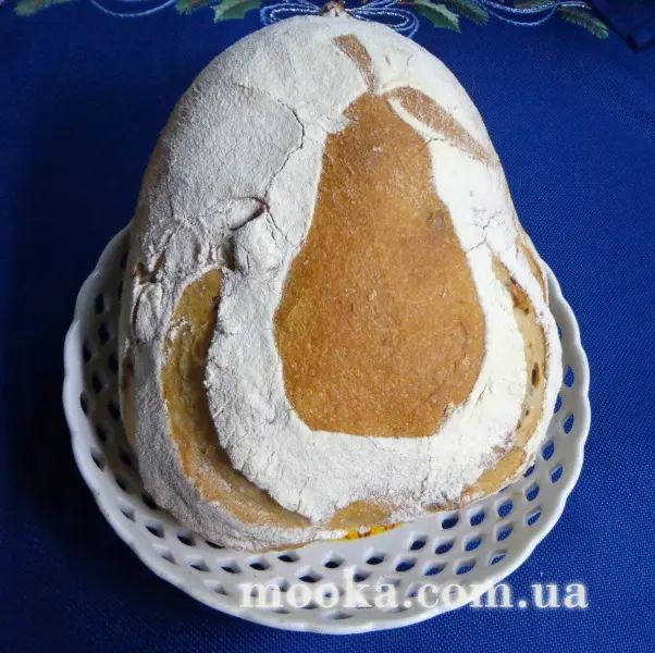 Декорирование хлеба при помощи трафарета
