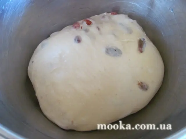 Кулич с яблочным пюре