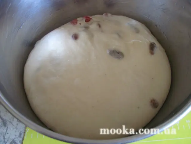 Кулич с яблочным пюре