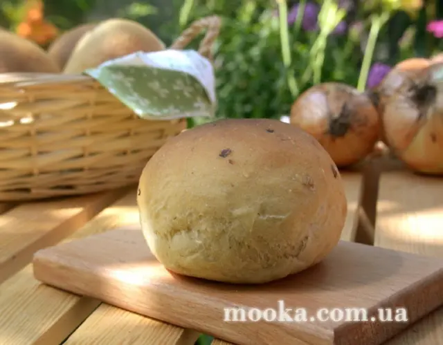 Булочки с карамелизированым луком