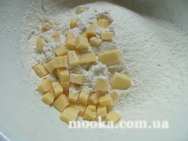 Маффины закусочные с сыром и чесноком