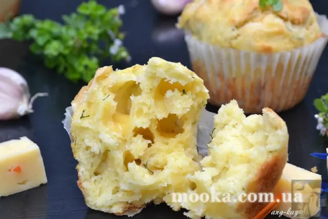 Маффины закусочные с сыром и чесноком