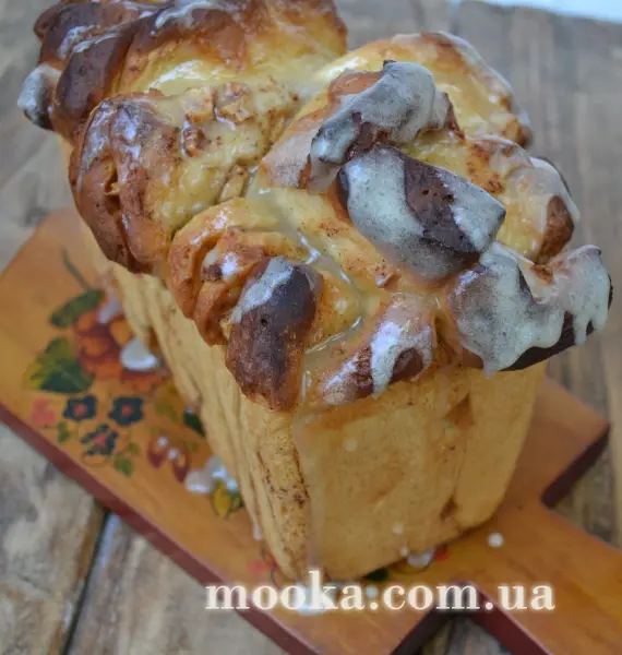 Сладкий  хлеб   с яблоком и корицей   с медовой  глазурью