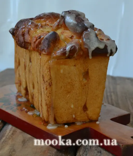 Сладкий  хлеб   с яблоком и корицей   с медовой  глазурью