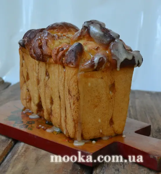 Сладкий  хлеб   с яблоком и корицей   с медовой  глазурью