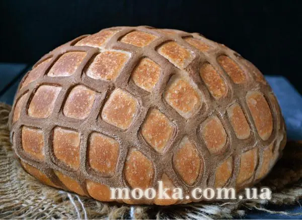 Хлеб декорированный сеткой