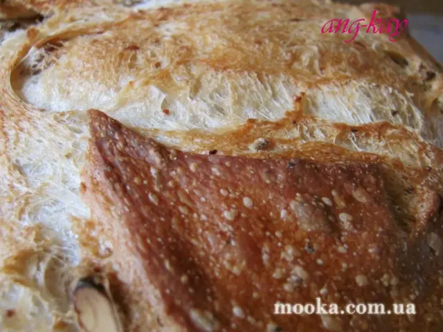 Хлеб с лавандой и грецким орехом