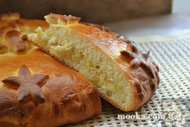 Пирог с капустой, яйцами и сыром