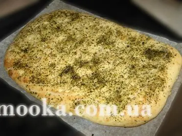 Фокачча с печеным чесноком и тимьяном