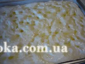 Фокачча с печеным чесноком и тимьяном