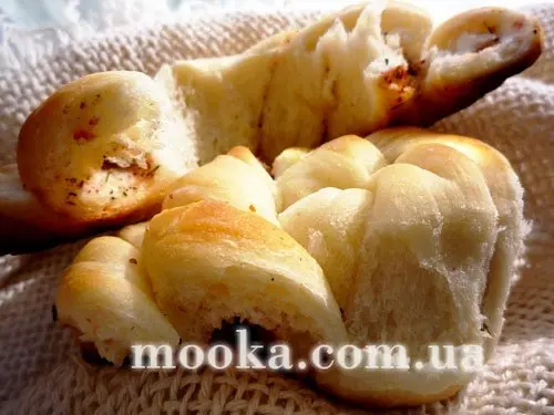 Скроллы с чабером, паприкой и чесноком