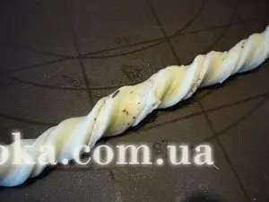 Скроллы с чабером, паприкой и чесноком