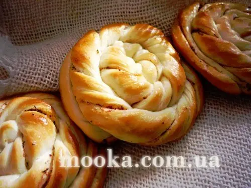Скроллы с чабером, паприкой и чесноком