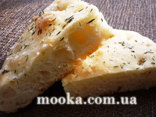 Фокачча с печеным чесноком и тимьяном