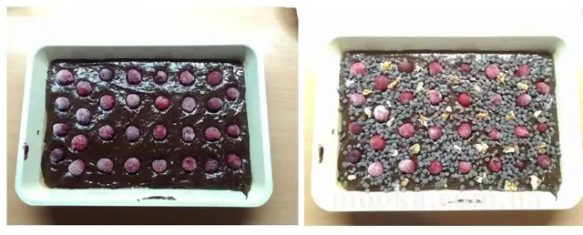 Пирожные шоколадные с вишней