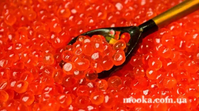 Торты в виде бочонка и бутерброда с икрой