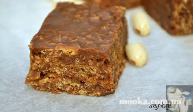 Арахисовые хрустящие батончики с шоколадом и кукурузными хлопьями