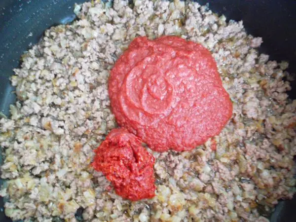 Мангольд с говяжьим фаршем