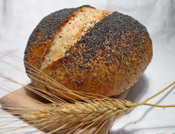 Хлеб с маком.