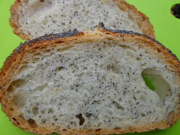 Хлеб с маком.