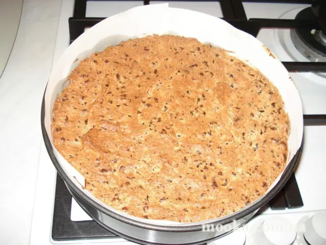 Торт шоколадный с черносливом и орехами (без муки)