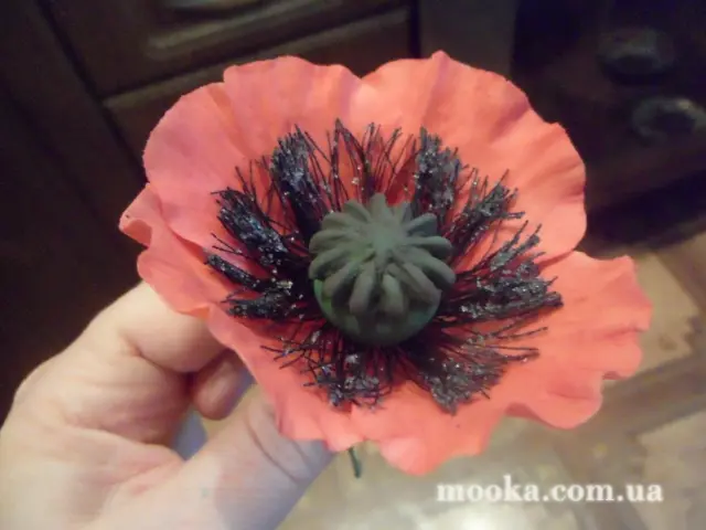 Мак с сахарной мастики