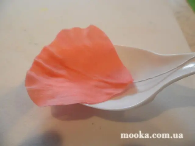 Мак с сахарной мастики