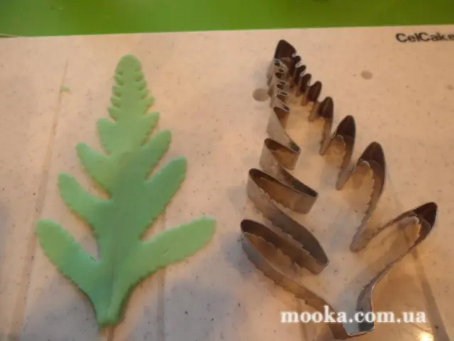 Мак с сахарной мастики