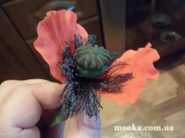 Мак с сахарной мастики