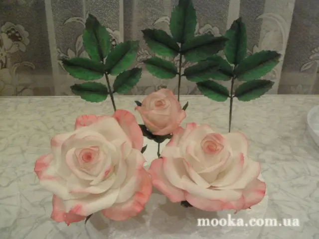Мак с сахарной мастики