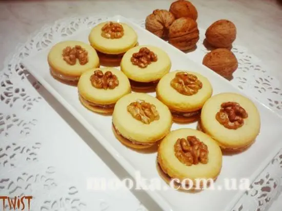 Печенье с ореховой начинкой