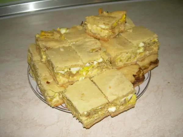 Пирог закусочный с плавлеными сырками