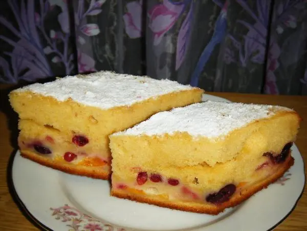Кекс на сгущенном молоке с фруктами
