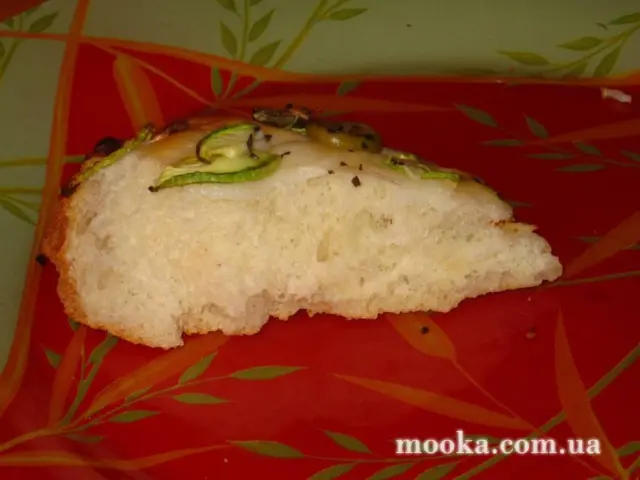 Лепешка с тыквой , луком и зелеными оливками