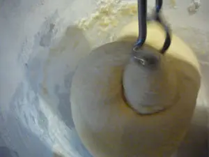 Булочки с маком и вяленой вишней