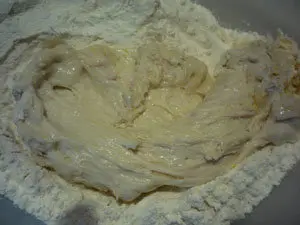 Булочки с маком и вяленой вишней
