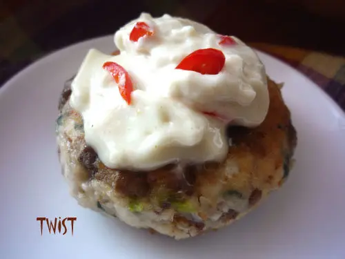Биточки из куриного филе с грибами и гречкой