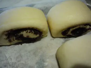 Булочки с маком и вяленой вишней