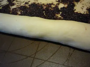 Булочки с маком и вяленой вишней