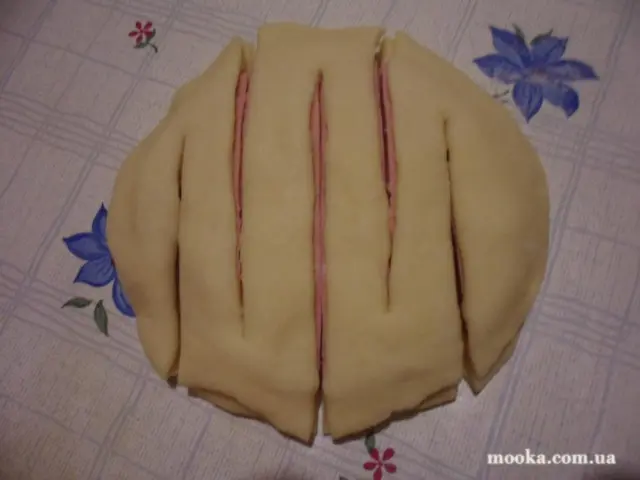 Булочки с колбасой
