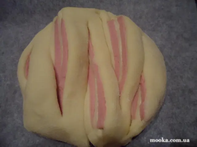 Булочки с колбасой