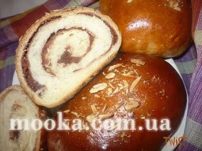 Булочки с миндально-шоколадной начинкой