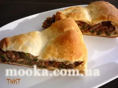 Кадурджин (осетинский пирог с фасолью и орехами)