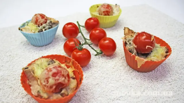 Пирог мясной с черри и грибами