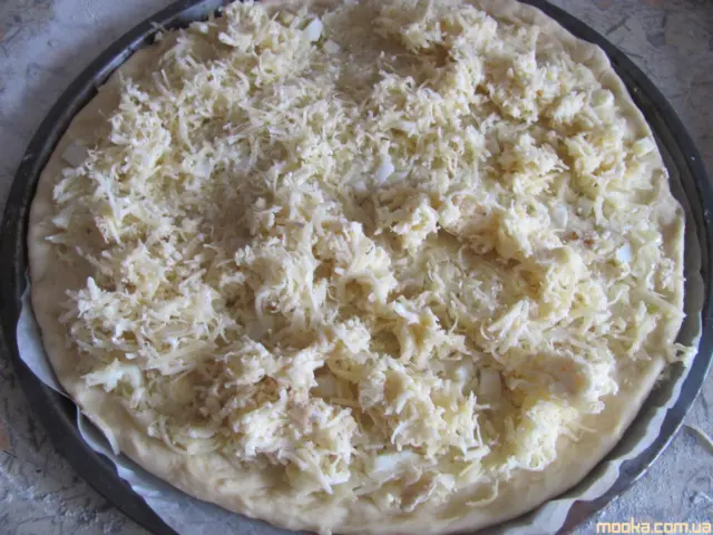 Пирог с капустой, яйцами и сыром