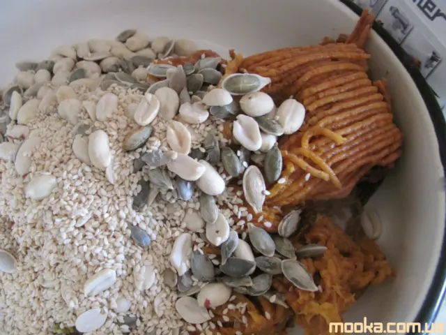Финиковая колбаска (постная, вегетарианская)