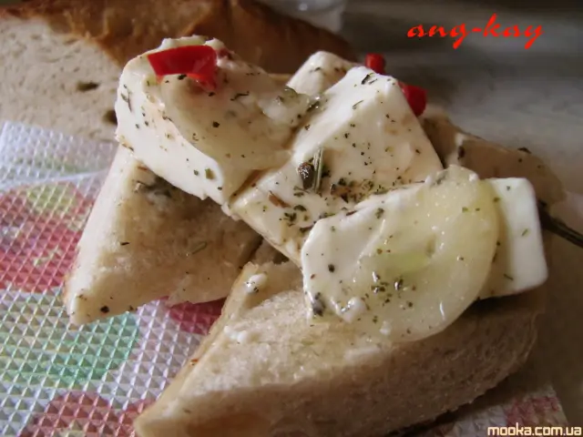Брынза домашняя маринованная