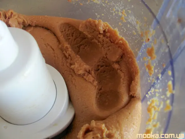 Арахисовые хрустящие батончики с шоколадом и кукурузными хлопьями