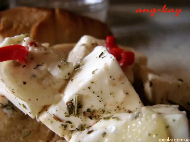 Брынза домашняя маринованная