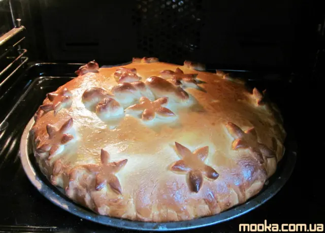 Пирог с капустой, яйцами и сыром